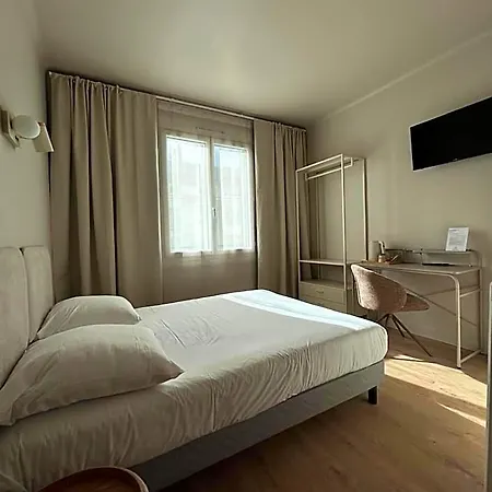 Hotel Bloom 2*